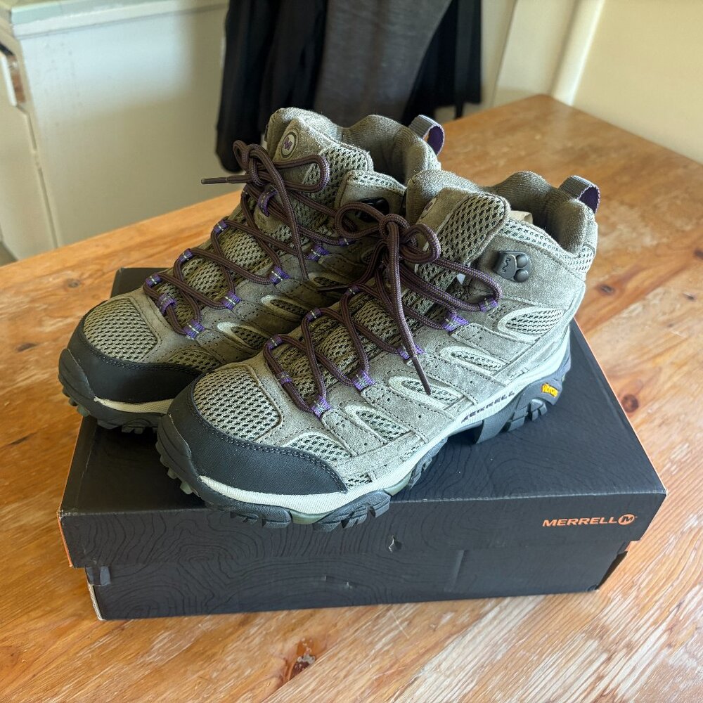 Merrell Moab 2 Ventilator Mid Hiking Boots Women's 9 - NWOT